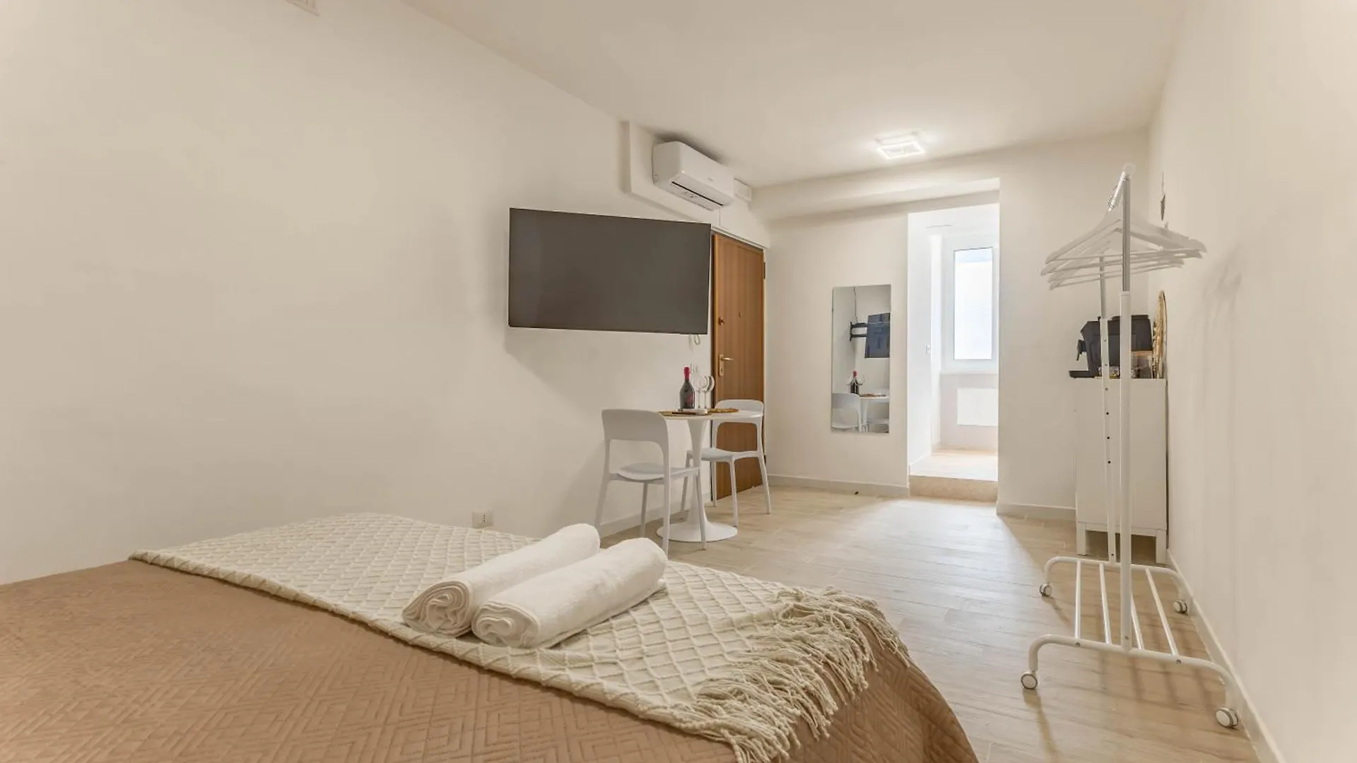 4 Twins - Central Room Bari Apartment