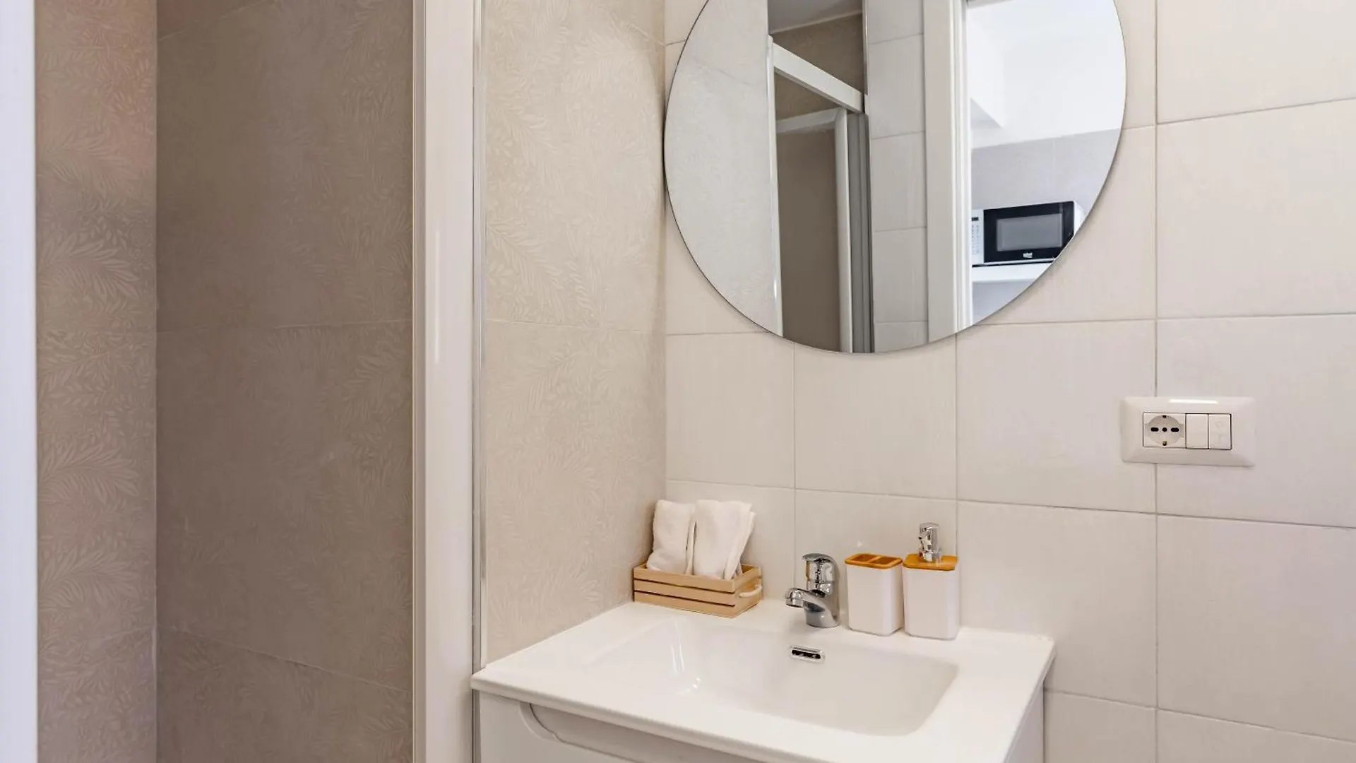 Apartment 4 Twins - Central Room Bari