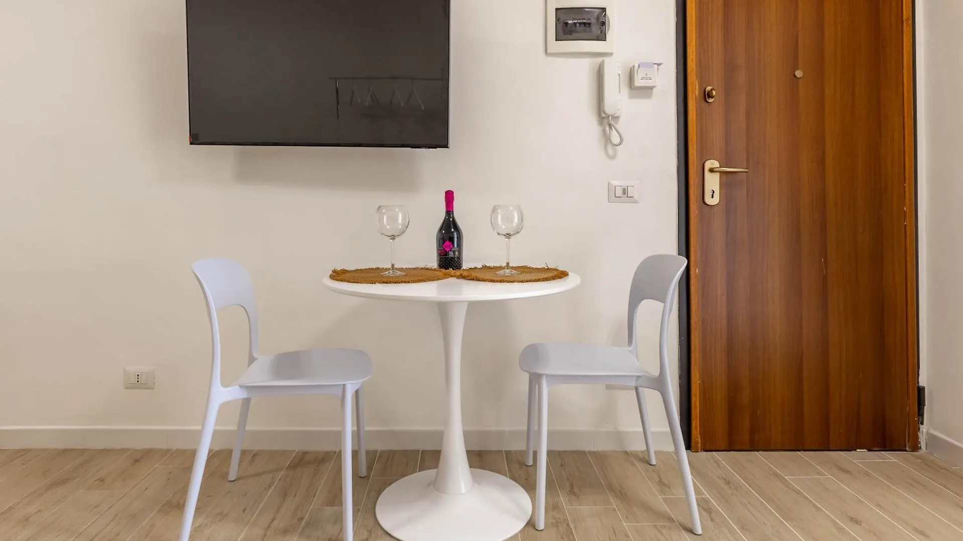 4 Twins - Central Room Bari Apartment