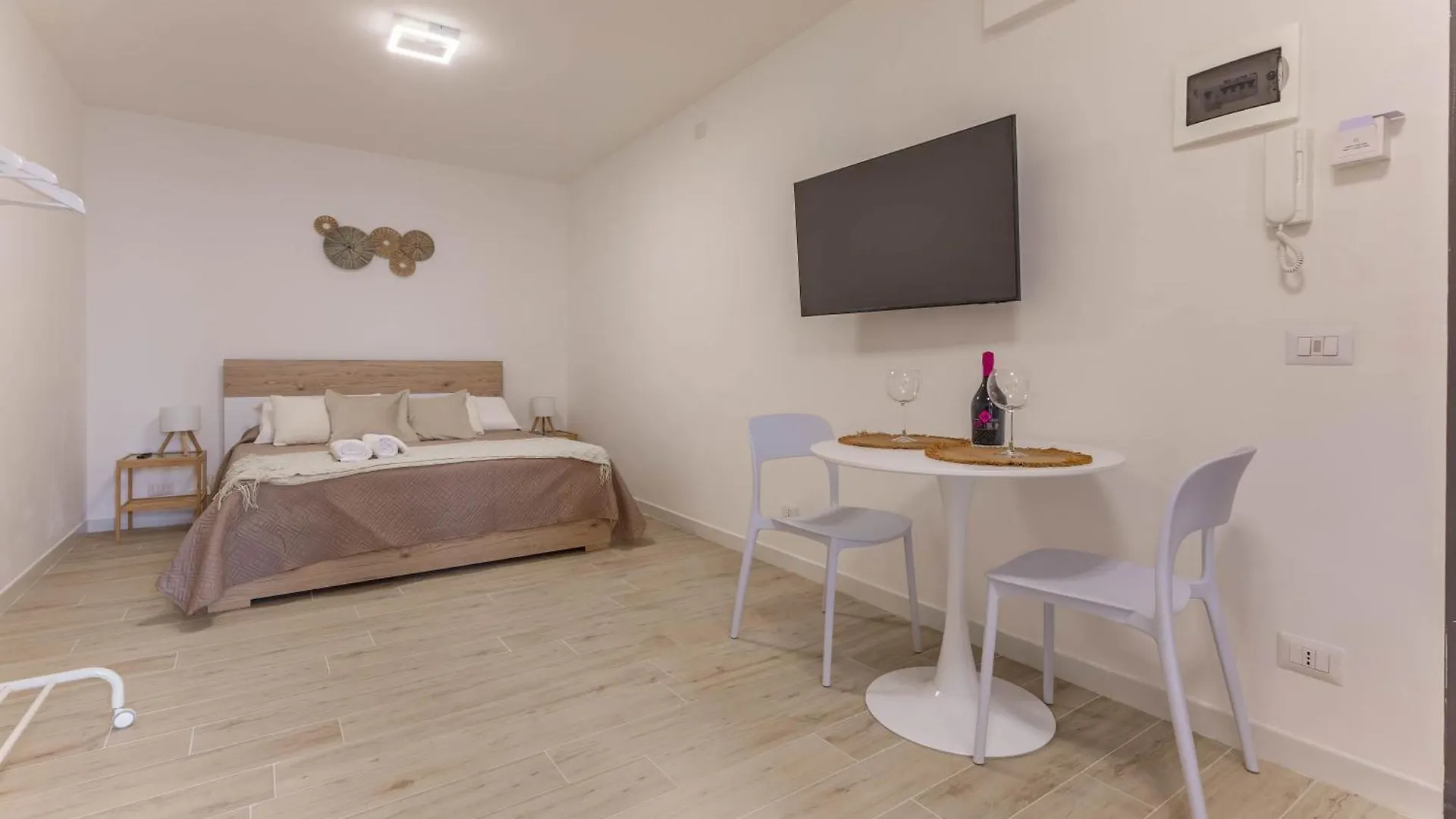 Apartment 4 Twins - Central Room Bari